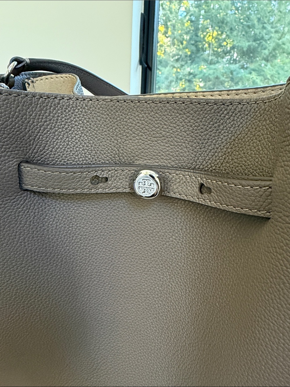 Tory Burch Large Romy Bucket Bag - Picture 6 of 8